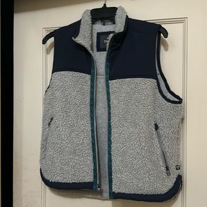 Women’s medium Toad & Co plush vest with pockets. New, without tags.